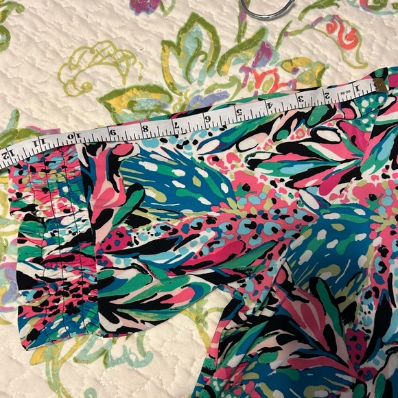 Anne Klein New w/o tag size MED fun print top. - Picture 5 of 9